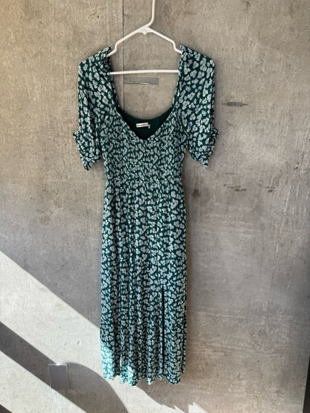 Abercrombie & Fitch Green Floral Midi Dress with Puff Sleeves - Picture 3 of 6